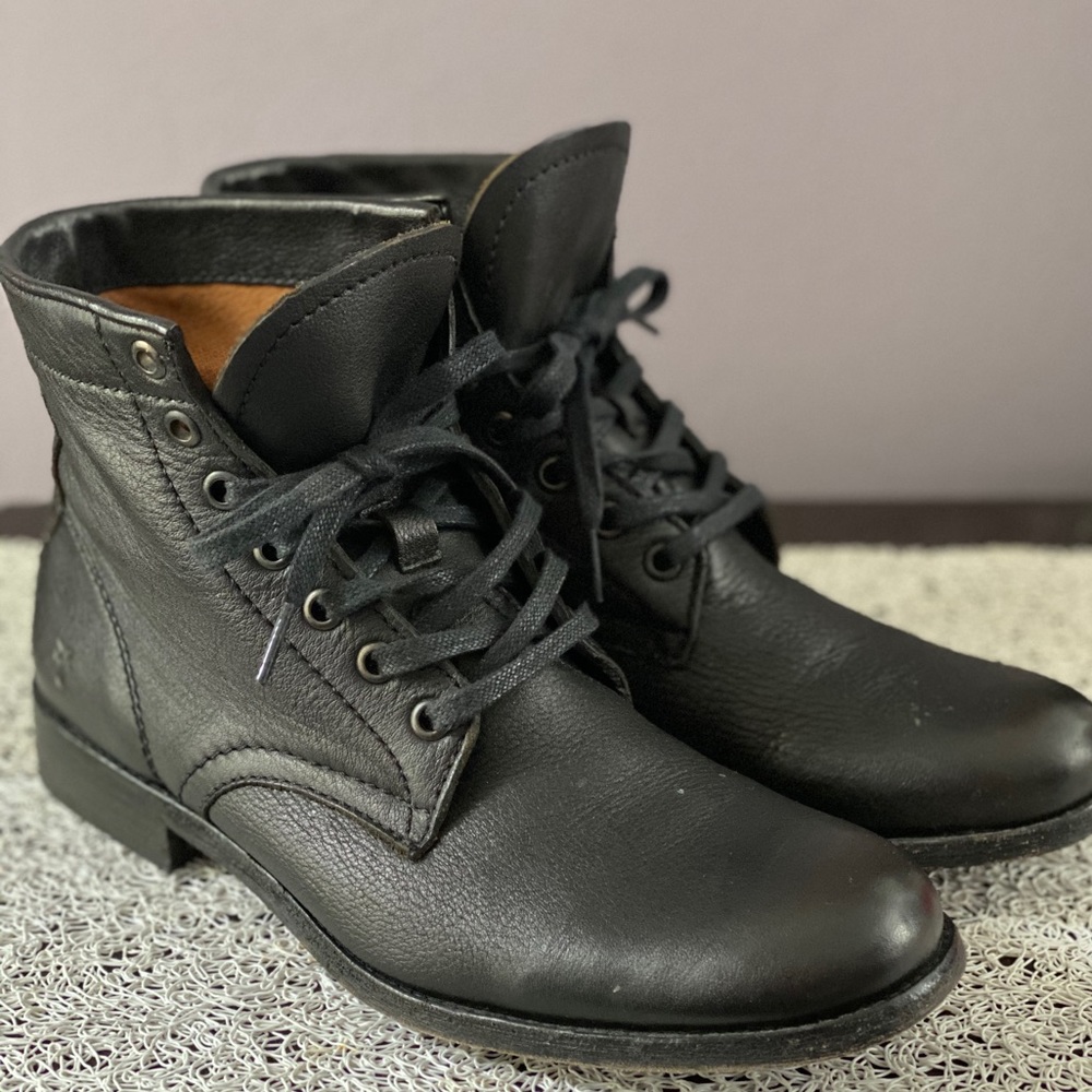 Frye women’s black boots